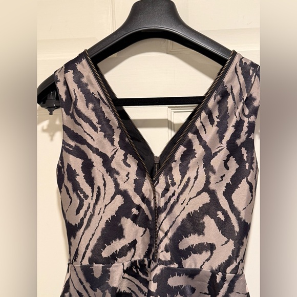 Bebe EUC Size XS Black & Gray Zebra Print Sleeveless Zippered Mini Dress (0601) - Picture 10 of 14
